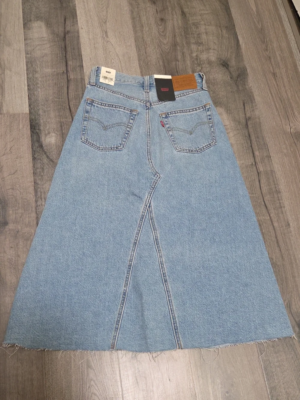 NWT Levi's High-Rise Light Wash A-Line Denim Midi Skirt | Deconstructed Raw Hem - Picture 9 of 11